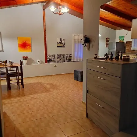 Perfect Attic Apartment *